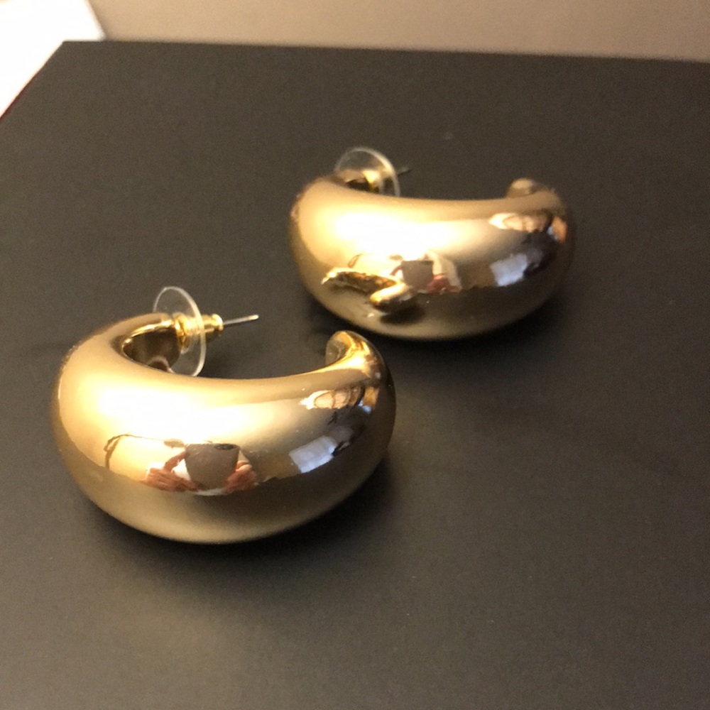 Gold tone earrings - Picture 4 of 7